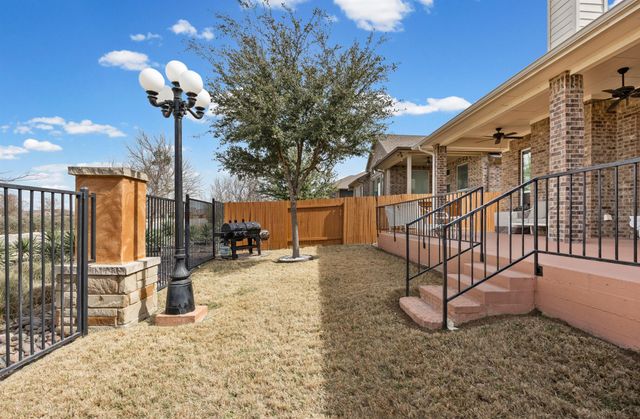 381 Betony LOOP, Buda, TX 78610