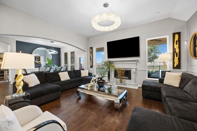 381 Betony LOOP, Buda, TX 78610