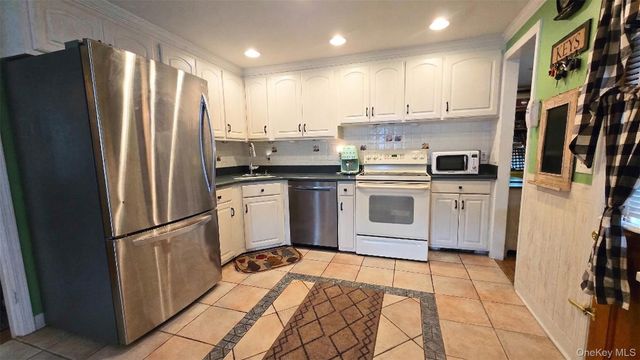 32 Atlantic Avenue, East Moriches, NY 11940