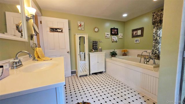 32 Atlantic Avenue, East Moriches, NY 11940