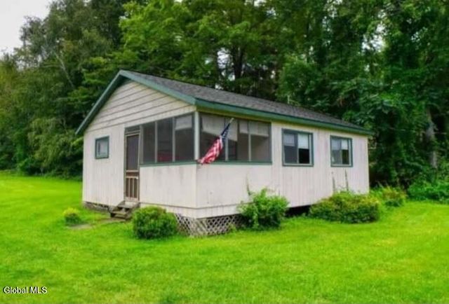 14 Gunn Lane, Queensbury, NY 12804