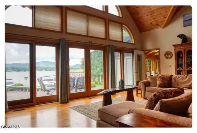 14 Gunn Lane, Queensbury, NY 12804