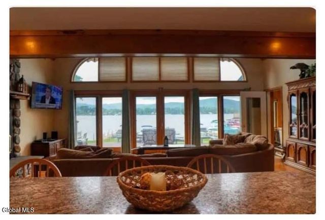 14 Gunn Lane, Queensbury, NY 12804