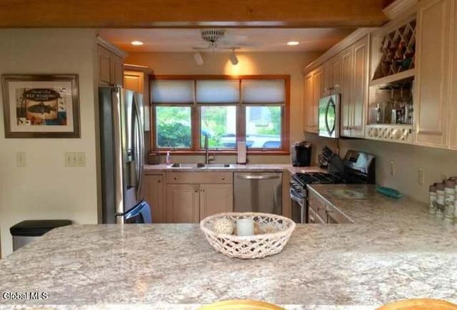 14 Gunn Lane, Queensbury, NY 12804