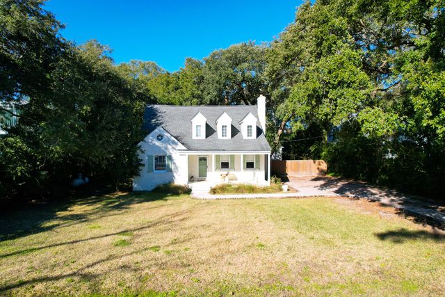 312 Bayview Drive, Mount Pleasant, SC 29464