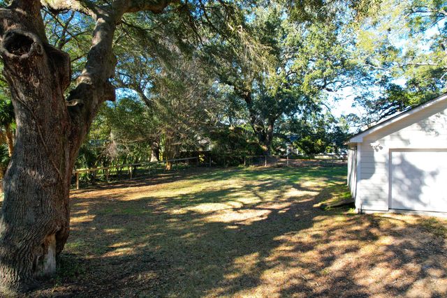 312 Bayview Drive, Mount Pleasant, SC 29464