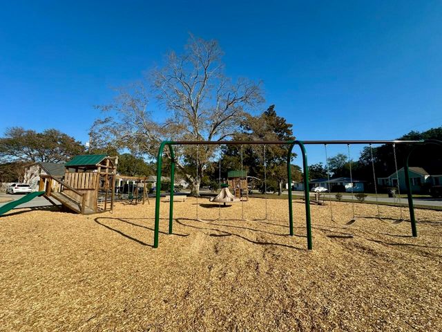 312 Bayview Drive, Mount Pleasant, SC 29464