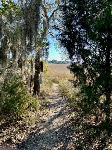 312 Bayview Drive, Mount Pleasant, SC 29464