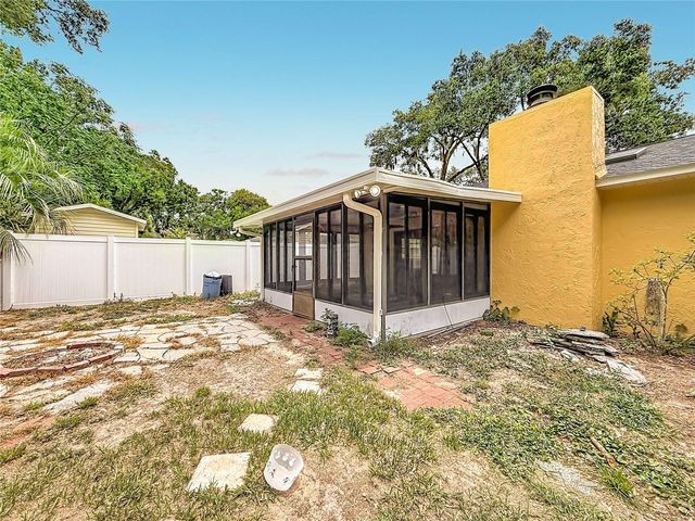 13530 BERKSHIRE COURT, Grand Island, FL 32735