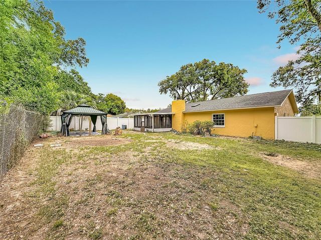 13530 BERKSHIRE COURT, Grand Island, FL 32735