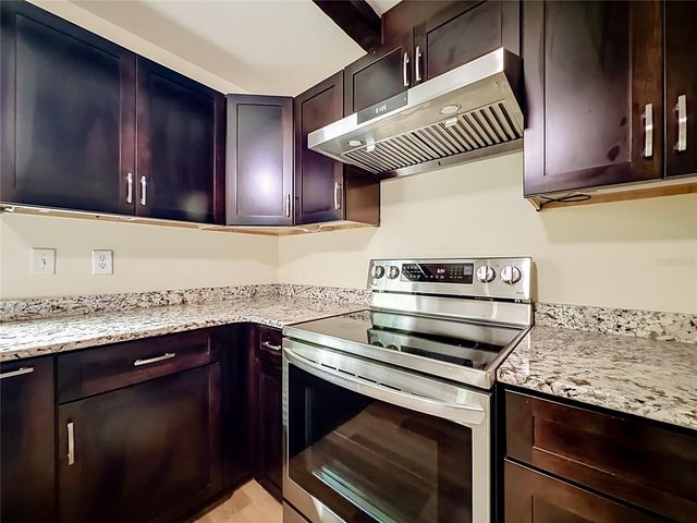 13530 BERKSHIRE COURT, Grand Island, FL 32735