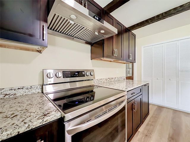 13530 BERKSHIRE COURT, Grand Island, FL 32735