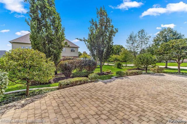 21254 Clayton Drive, Macomb, MI 48044