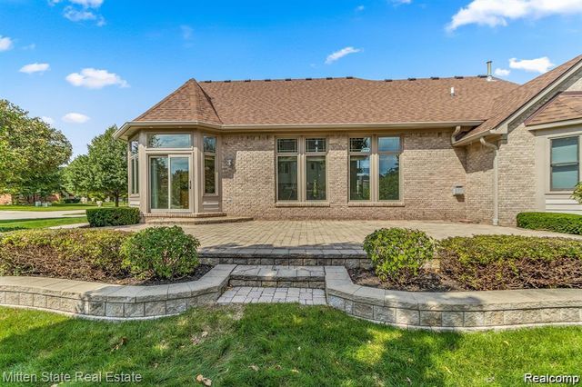 21254 Clayton Drive, Macomb, MI 48044