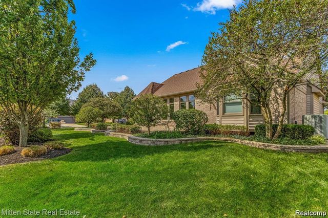 21254 Clayton Drive, Macomb, MI 48044