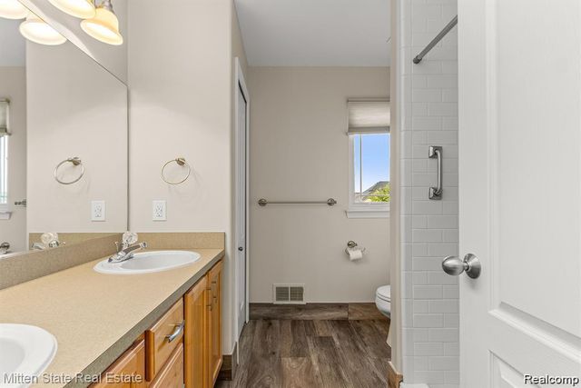 21254 Clayton Drive, Macomb, MI 48044