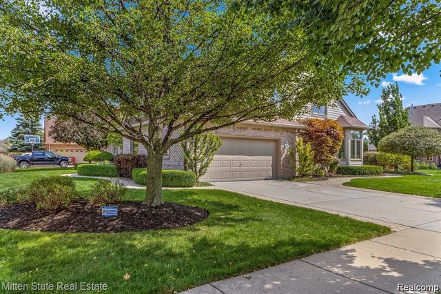 21254 Clayton Drive, Macomb, MI 48044