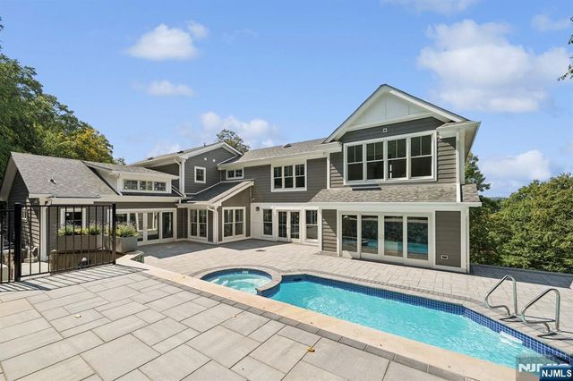 976 Scioto Drive, Franklin Lakes, NJ 07417