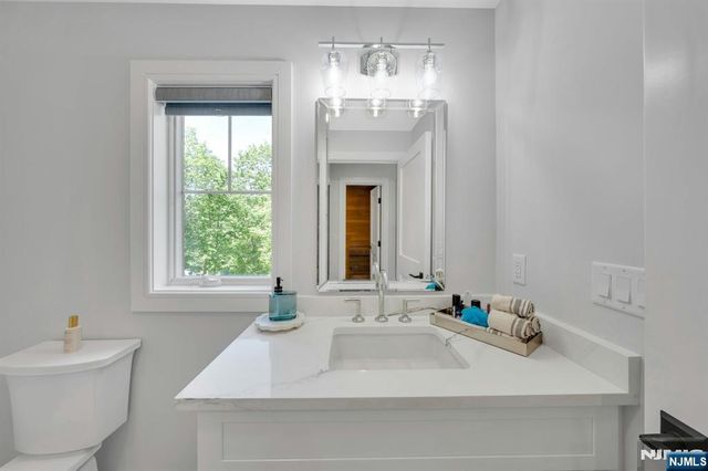 976 Scioto Drive, Franklin Lakes, NJ 07417