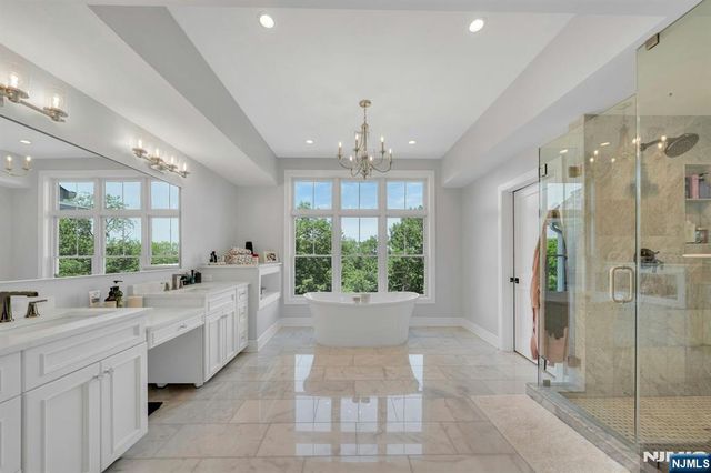 976 Scioto Drive, Franklin Lakes, NJ 07417