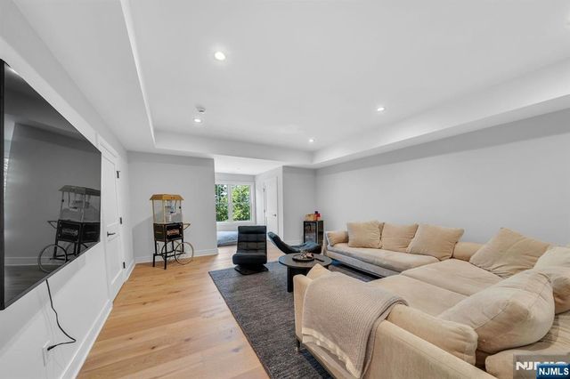 976 Scioto Drive, Franklin Lakes, NJ 07417