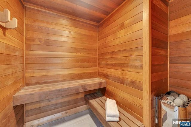 976 Scioto Drive, Franklin Lakes, NJ 07417