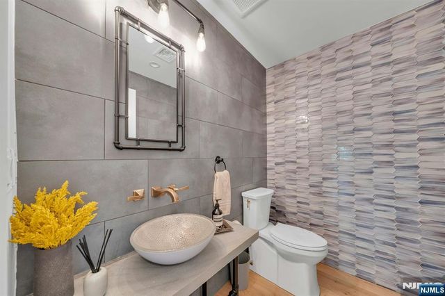 976 Scioto Drive, Franklin Lakes, NJ 07417