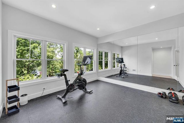 976 Scioto Drive, Franklin Lakes, NJ 07417