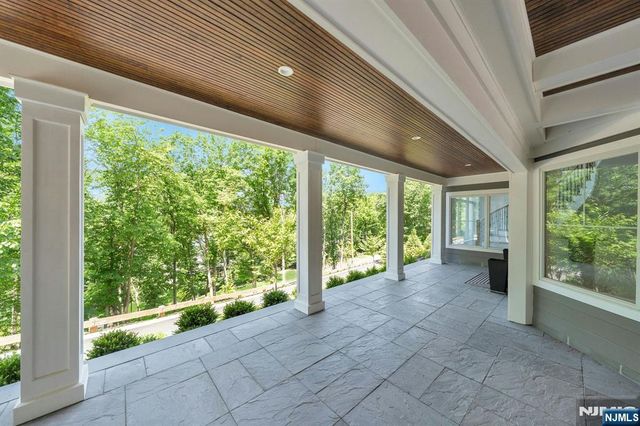 976 Scioto Drive, Franklin Lakes, NJ 07417
