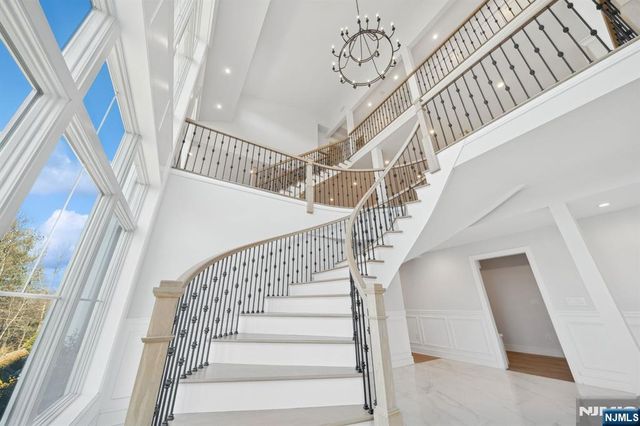 976 Scioto Drive, Franklin Lakes, NJ 07417