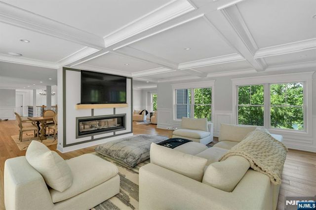 976 Scioto Drive, Franklin Lakes, NJ 07417