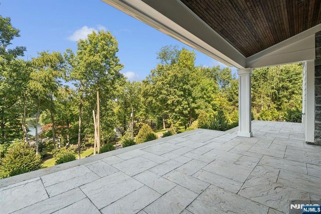 976 Scioto Drive, Franklin Lakes, NJ 07417