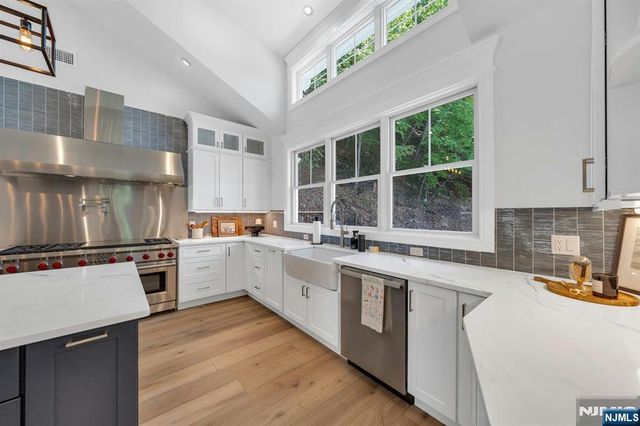 976 Scioto Drive, Franklin Lakes, NJ 07417