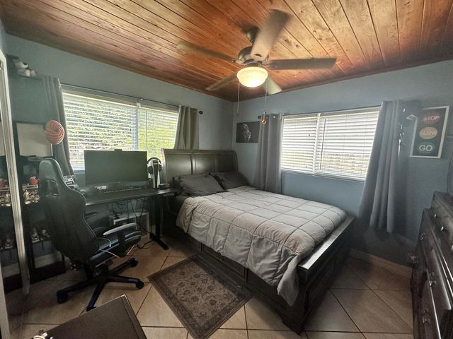 800 Ivory Lane, Haverhill, FL 33415
