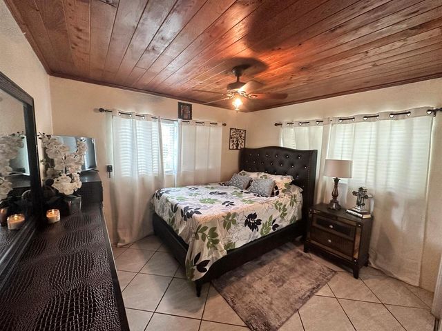 800 Ivory Lane, Haverhill, FL 33415
