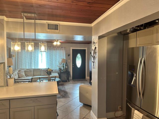800 Ivory Lane, Haverhill, FL 33415