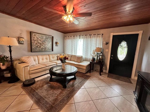 800 Ivory Lane, Haverhill, FL 33415