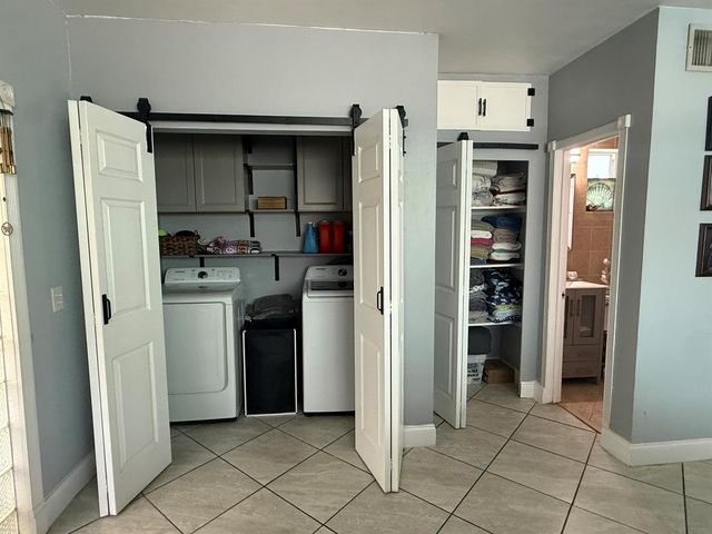 800 Ivory Lane, Haverhill, FL 33415