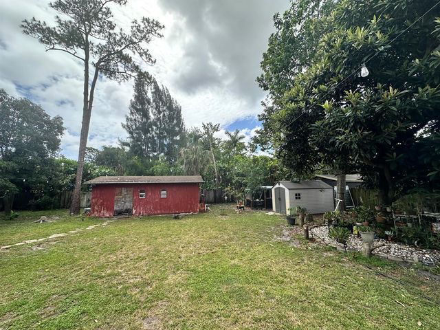 800 Ivory Lane, Haverhill, FL 33415