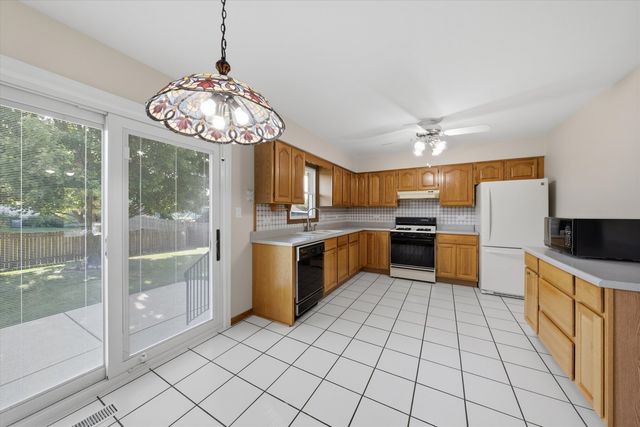 10S221 Suffield Drive, Downers Grove, IL 60516