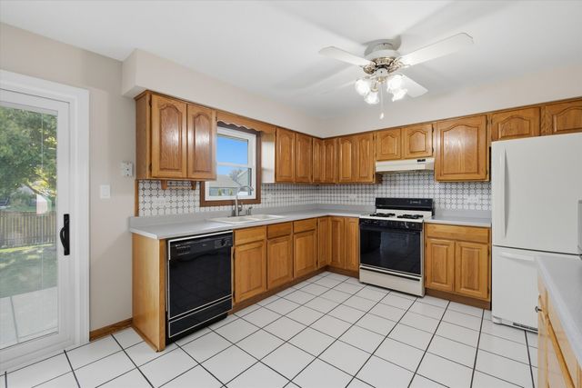 10S221 Suffield Drive, Downers Grove, IL 60516