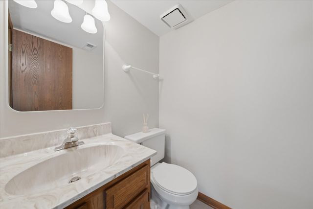 10S221 Suffield Drive, Downers Grove, IL 60516