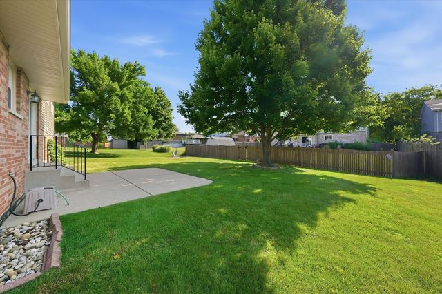 10S221 Suffield Drive, Downers Grove, IL 60516