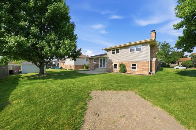 10S221 Suffield Drive, Downers Grove, IL 60516