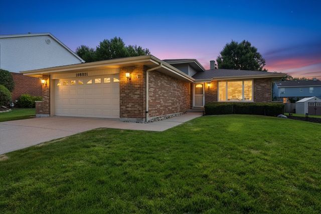 10S221 Suffield Drive, Downers Grove, IL 60516