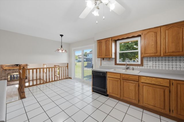 10S221 Suffield Drive, Downers Grove, IL 60516