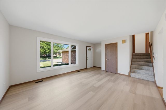 10S221 Suffield Drive, Downers Grove, IL 60516