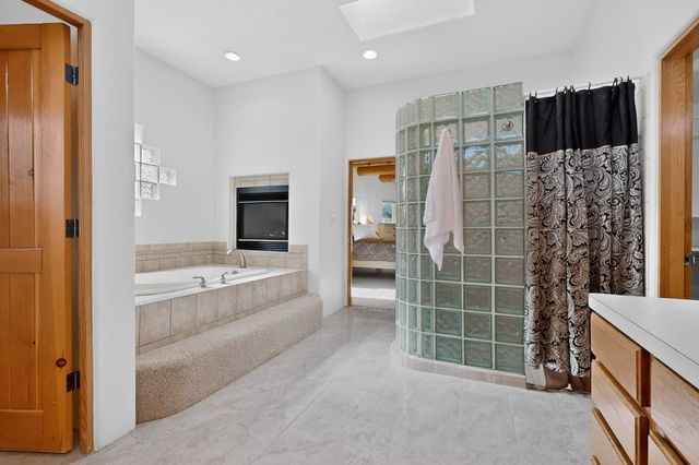 9705 Coneflower Drive NW, Albuquerque, NM 87114