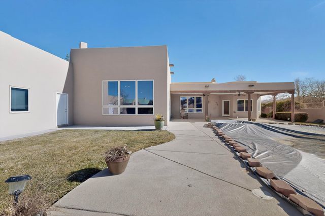 9705 Coneflower Drive NW, Albuquerque, NM 87114