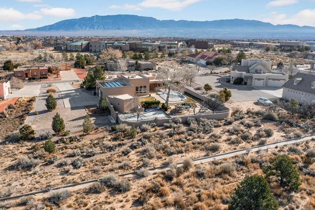 9705 Coneflower Drive NW, Albuquerque, NM 87114